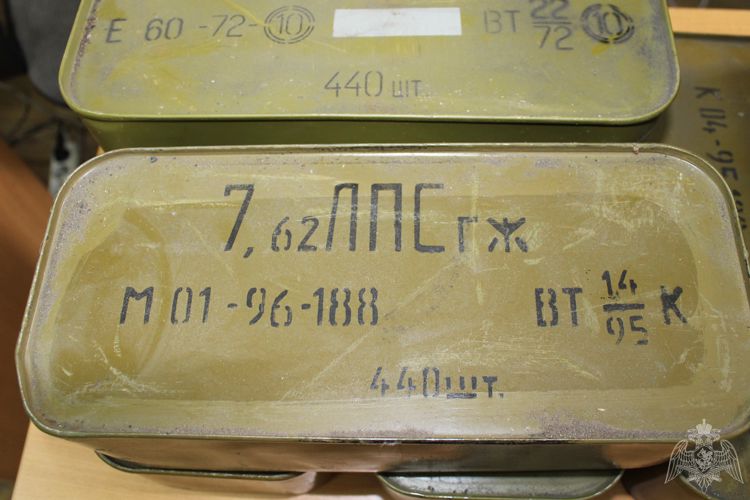 В Вологде мужчина добровольно выдал сотрудникам Росгвардии 11 ящиков с патронами 