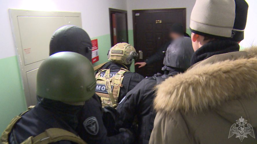Сотрудники Росгвардии в Вологодской области оказали силовую поддержку в задержании граждан, подозреваемых в совершении дистанционных мошенничеств