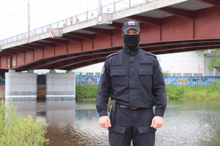 Сотрудник ОМОН г. Вологды спас из реки тонущую женщину