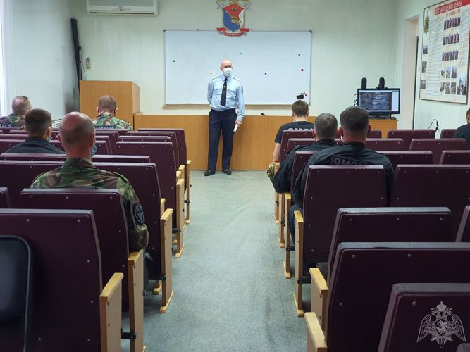 Сотрудники ОМОН г.Вологды провели ряд занятий в рамках акции «Армия против наркотиков» и по профилактике дорожного травматизма