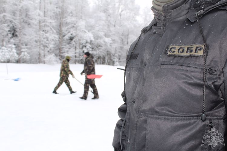 В Вологде сотрудники СОБР помогли подготовить святой родник к празднованию Крещения Господня