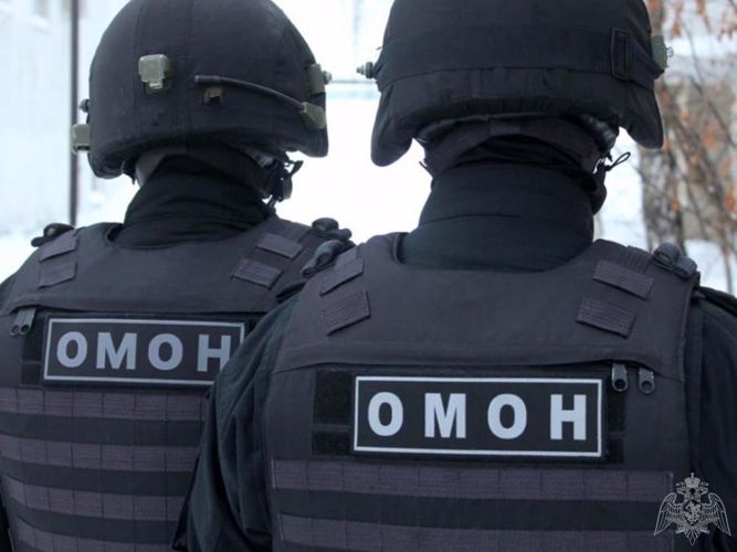 Сотрудники ОМОН г.Вологды оказали содействие полицейским в задержании граждан, подозреваемых в кражах денежных средств с банковских карт