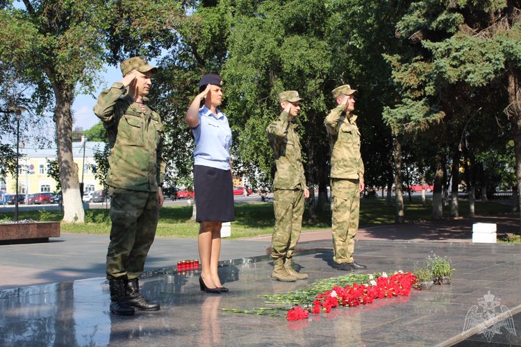 Сотрудники и военнослужащие Росгвардии в Вологде почтили память погибших в Великой Отечественной войне
