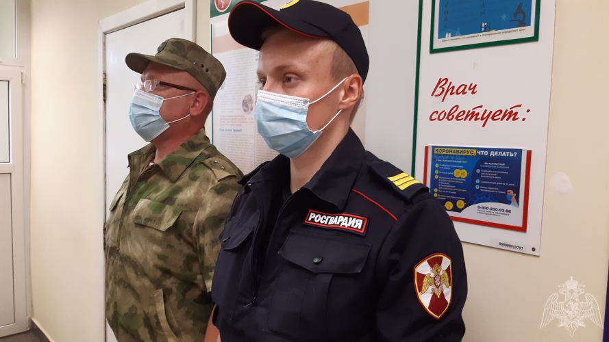 В Вологодской области вакцинировались более  70 %  росгвардейцев