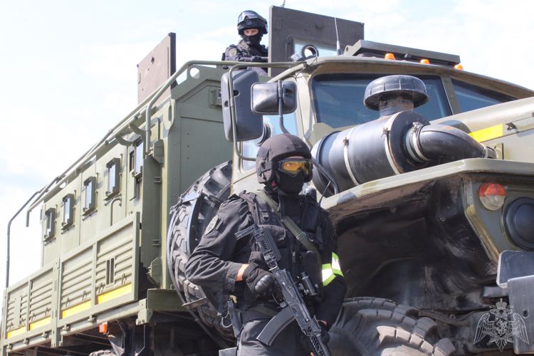 В Вологодской области в ходе оперативно-стратегического учения «Заслон-2021» сотрудники Росгвардии отработали действия по уничтожению условной группы террористов