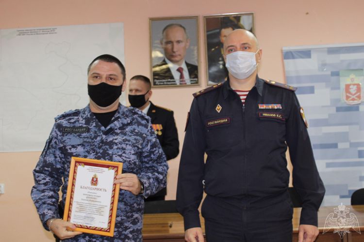 Руководство Управления Росгвардии по Вологодской области поздравило сотрудников вневедомственной охраны с днем образования службы
