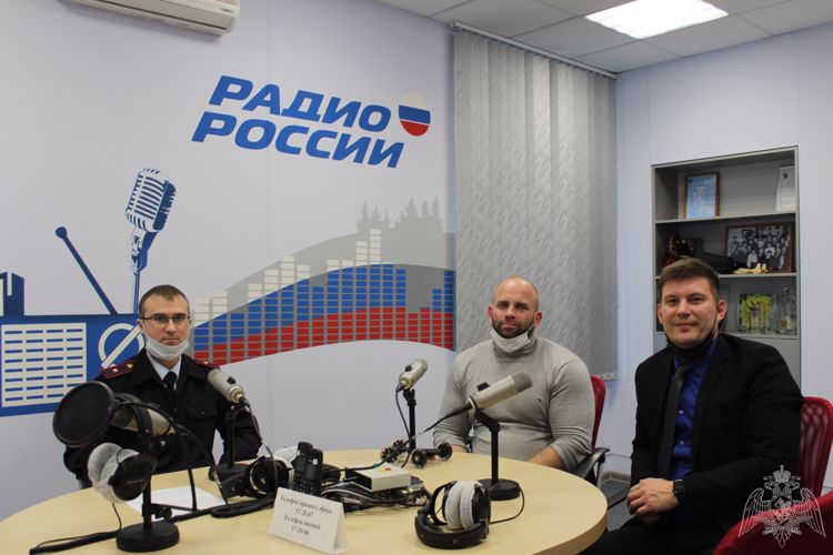 В Вологде росгвардейцы рассказали слушателям «Радио России» о правилах обращения с оружием во время проведения охоты