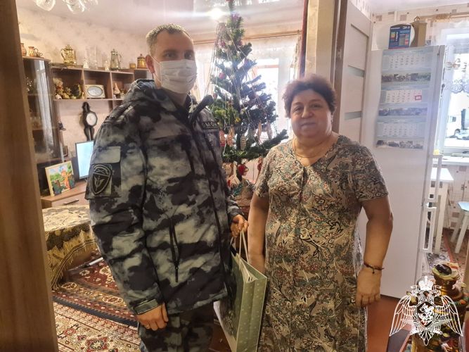 В Вологде росгвардейцы поздравили ветеранов ведомства и семьи погибших сотрудников с Новым годом