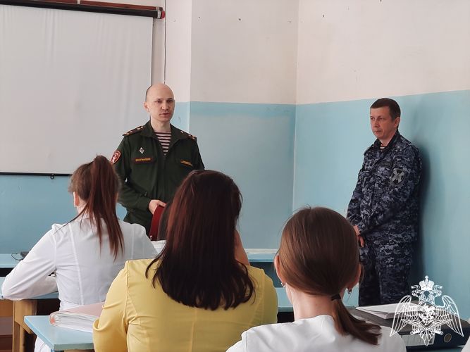 Росгвардейцы рассказали вологодским студентам о своей работе и пригласили на службу в подразделения ведомства