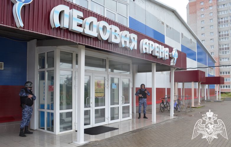 Сотрудники Росгвардии в Вологде провели учения по задержанию вооруженного преступника (ВИДЕО)