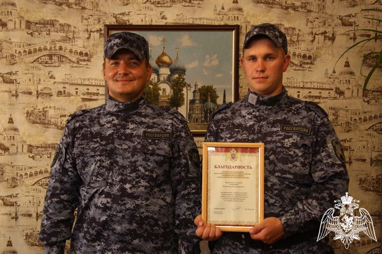 Сотруднику вневедомственной охраны Росгвардии в г.Кириллов вручена Благодарность руководства федеральной службы войск национальной гвардии Российской Федерации