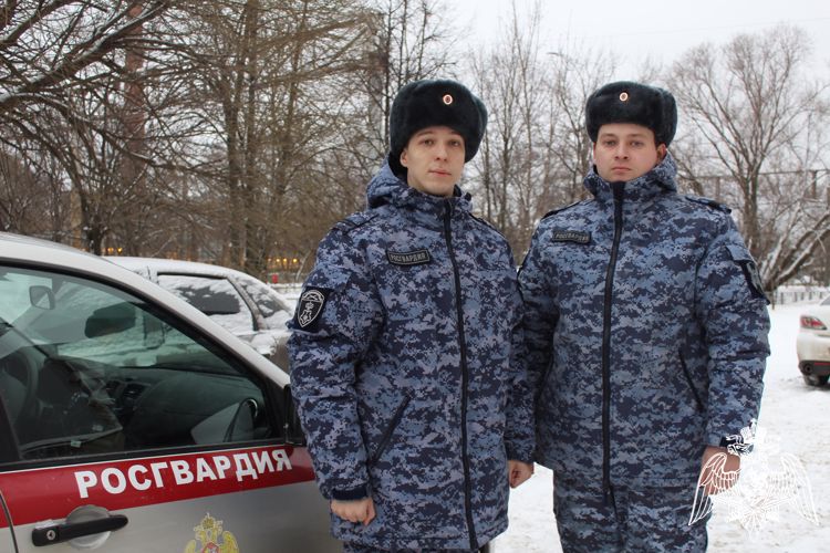 Вологжанка поблагодарила росгвардейцев за оказанную помощь