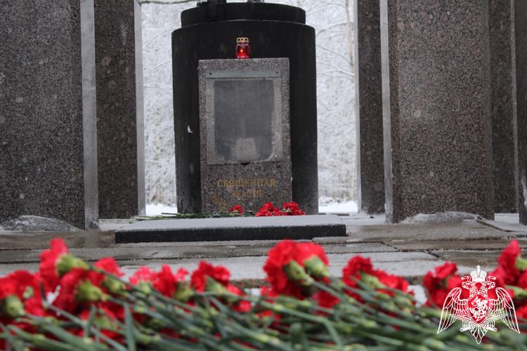 Сотрудники и военнослужащие Росгвардии Вологодской области приняли участие в митинге, посвященном Дню полного освобождения Ленинграда от фашистской блокады