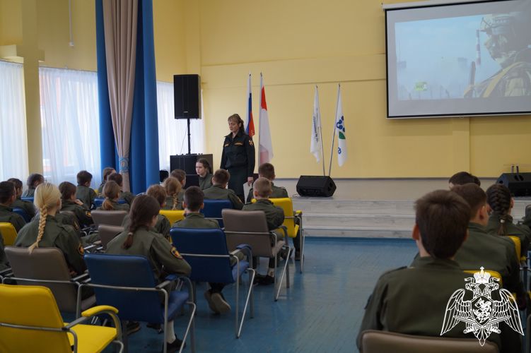 В Череповце росгвардейцы провели для подшефных классов специализированные занятия