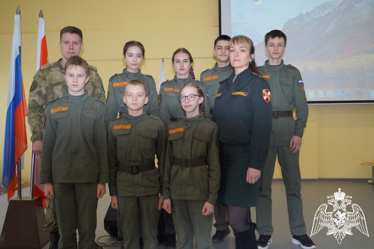В Череповце росгвардейцы провели для подшефных классов специализированные занятия