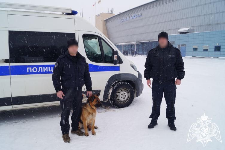 Росгвардейцы обеспечили безопасность хоккейного матча в Череповце