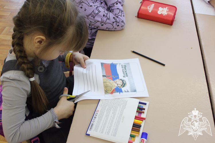 Юные вологжане написали письма для росгвардейцев, участников специальной военной операции (ВИДЕО)