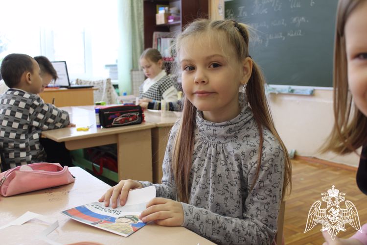 Юные вологжане написали письма для росгвардейцев, участников специальной военной операции (ВИДЕО)