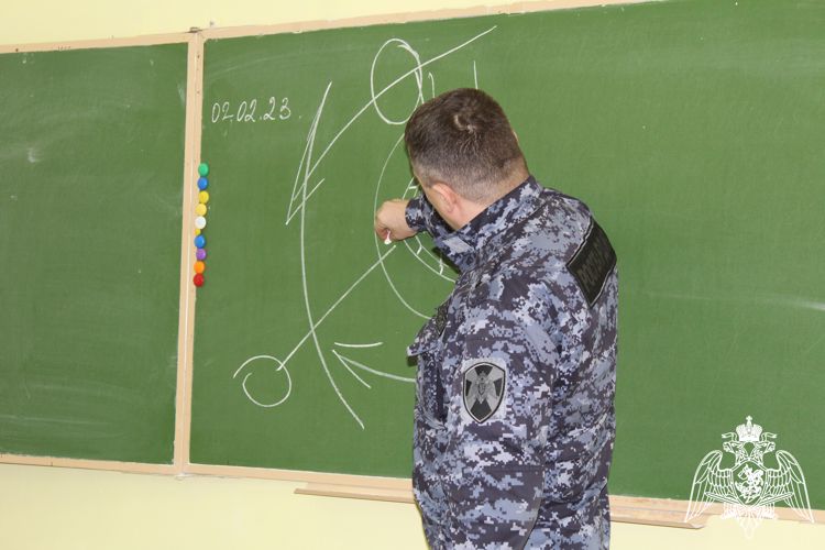 Росгвардейцы рассказали вологодским кадетам о Сталинградской битве