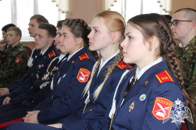 Росгвардейцы рассказали вологодским кадетам о своей профессии