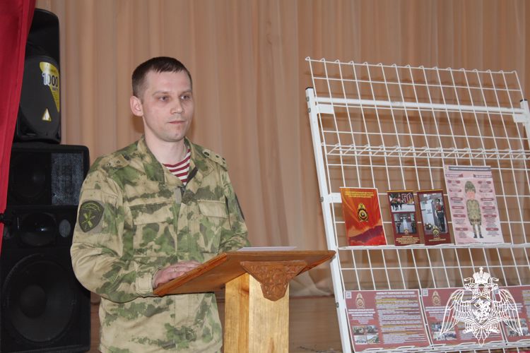 Росгвардейцы рассказали вологодским кадетам о своей профессии