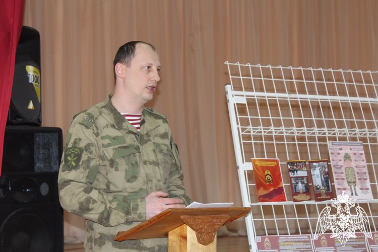 Росгвардейцы рассказали вологодским кадетам о своей профессии
