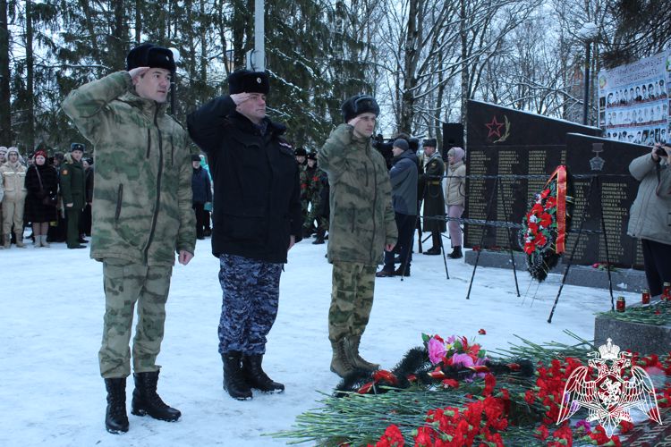 В Вологде росгвардейцы приняли участие в мероприятии, посвященном Дню памяти о россиянах, исполнявших служебный долг за пределами Отечества