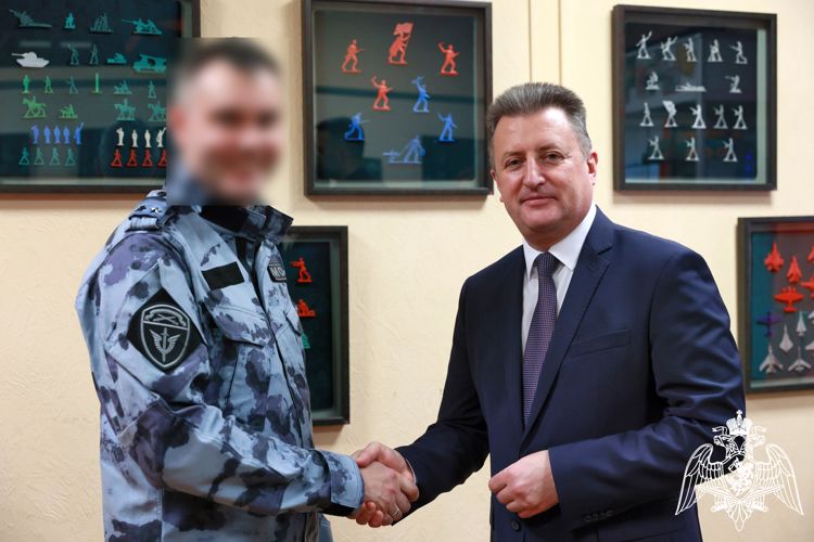 Вологодские росгвардейцы и члены их семей стали первыми посетителями выставки «Маленькие воины» в День войск национальной гвардии России