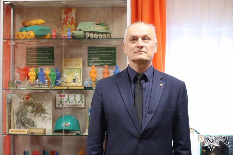Вологодские росгвардейцы и члены их семей стали первыми посетителями выставки «Маленькие воины» в День войск национальной гвардии России