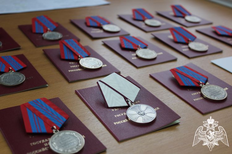 Начальник Управления Росгвардии по Вологодской области в преддверие Дня войск национальной гвардии вручил государственные награды сотрудникам и военнослужащим ведомства