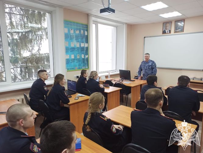 Начальник отделения вневедомственной охраны Росгвардии г.Сокол рассказал курсантам об особенностях работы подразделения
