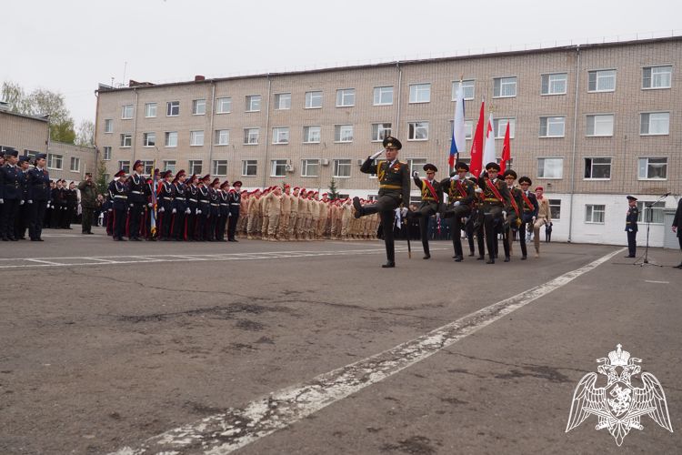 В Вологде кадеты подшефной школы Росгвардии стали участниками второго городского школьного парада ко Дню Победы