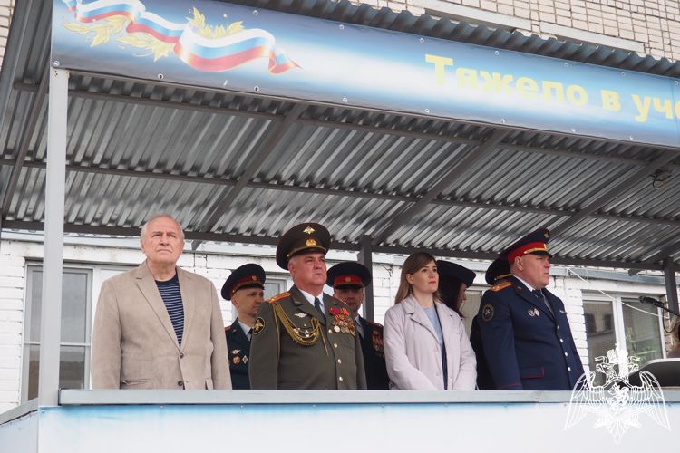 В Вологде кадеты подшефной школы Росгвардии стали участниками второго городского школьного парада ко Дню Победы