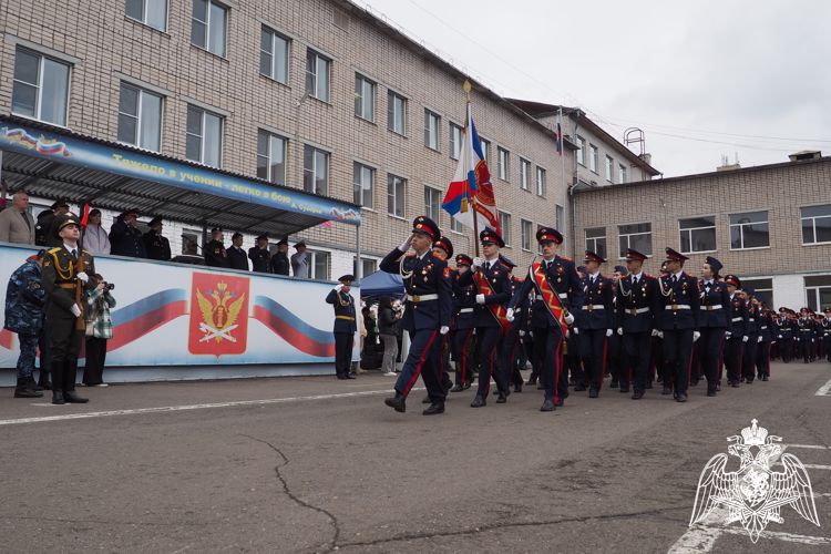 В Вологде кадеты подшефной школы Росгвардии стали участниками второго городского школьного парада ко Дню Победы