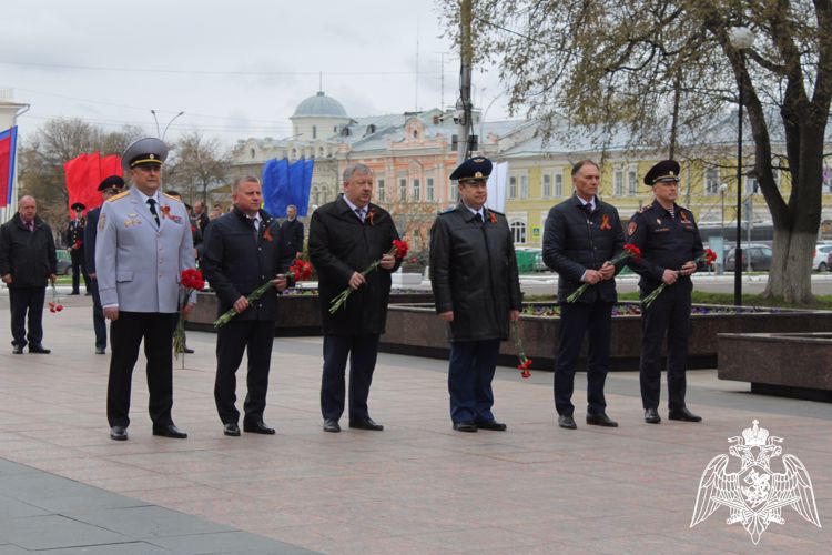 В Вологде руководство региональной Росгвардии приняло участие в праздничных мероприятиях, посвященных Дню Победы 