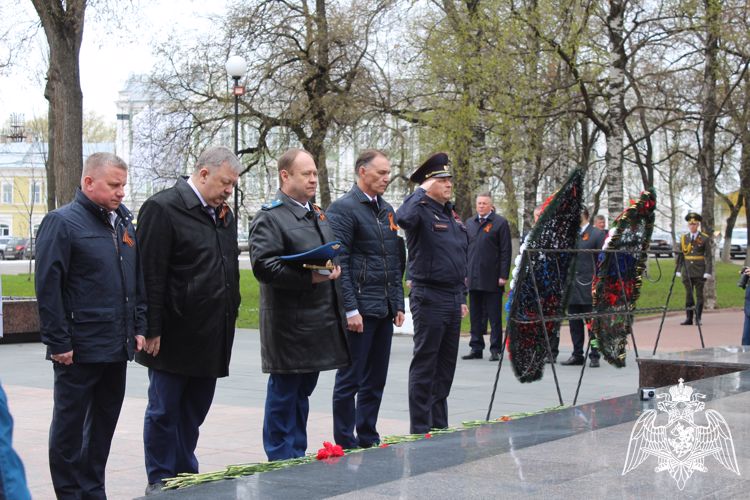 В Вологде руководство региональной Росгвардии приняло участие в праздничных мероприятиях, посвященных Дню Победы 