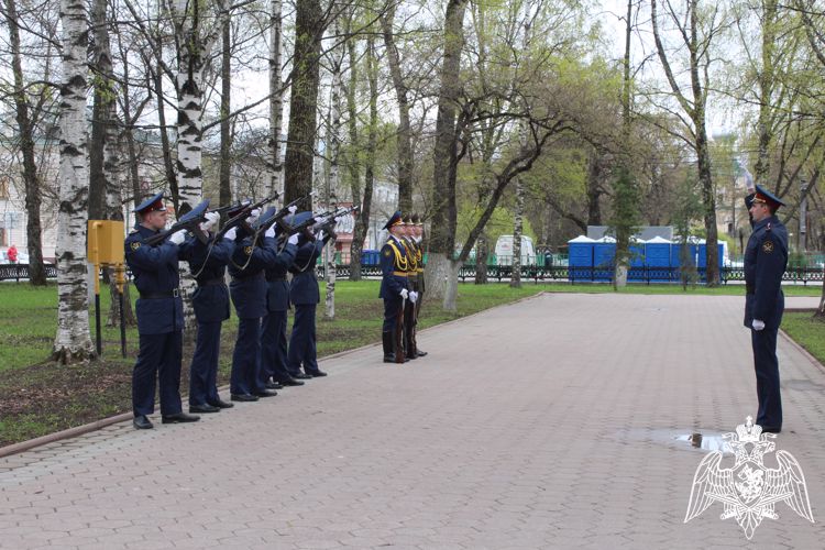 В Вологде руководство региональной Росгвардии приняло участие в праздничных мероприятиях, посвященных Дню Победы 
