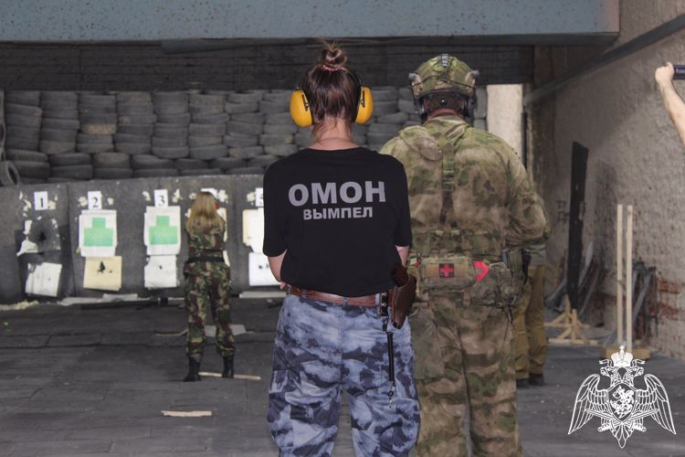 В Вологде сотрудники и военнослужащие региональной Росгвардии сдали зачеты за зимний период подготовки (ВИДЕО)
