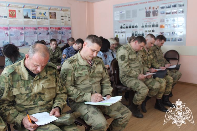 В Вологде сотрудники и военнослужащие региональной Росгвардии сдали зачеты за зимний период подготовки (ВИДЕО)