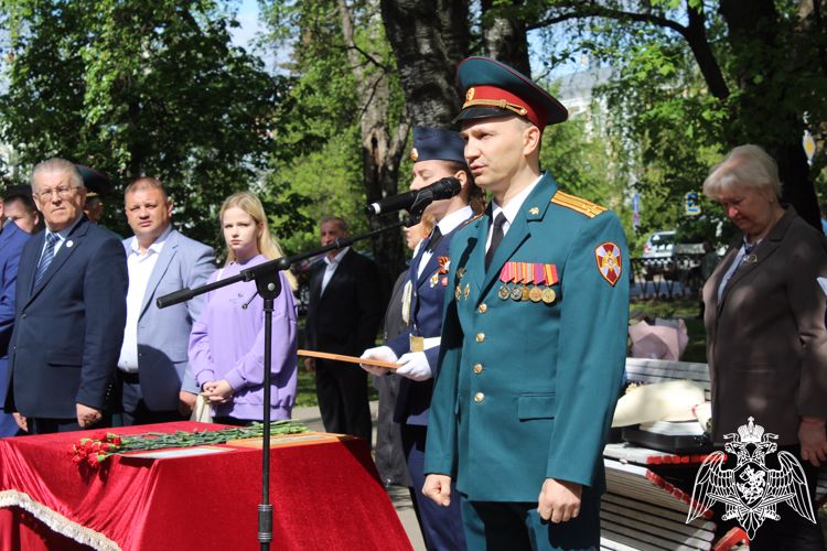 Руководство Управления Росгвардии по Вологодской области приняло участие в традиционной кадетской перекличке подшефной школы