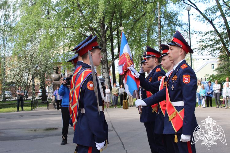 Руководство Управления Росгвардии по Вологодской области приняло участие в традиционной кадетской перекличке подшефной школы