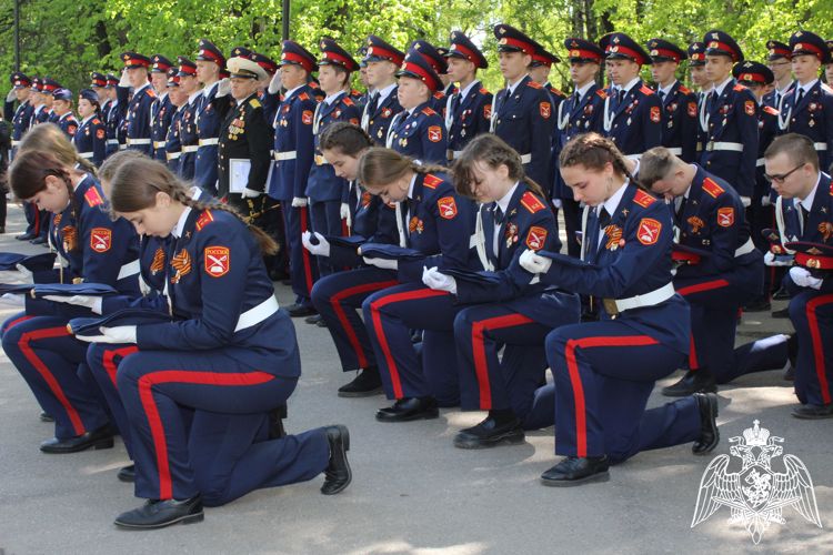 Руководство Управления Росгвардии по Вологодской области приняло участие в традиционной кадетской перекличке подшефной школы