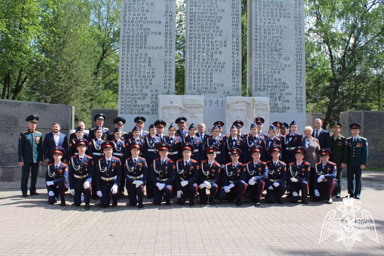 Руководство Управления Росгвардии по Вологодской области приняло участие в традиционной кадетской перекличке подшефной школы