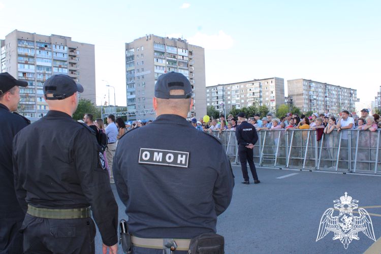 Росгвардейцы обеспечили безопасности праздничных мероприятий в Череповце