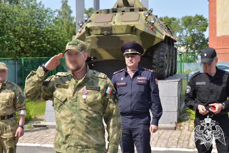 Вологодским росгвардейцам, отличившимся в ходе проведения специальной военной операции, вручены государственные награды.