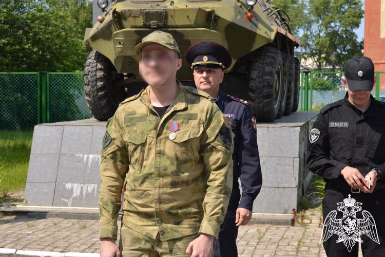 Вологодским росгвардейцам, отличившимся в ходе проведения специальной военной операции, вручены государственные награды.