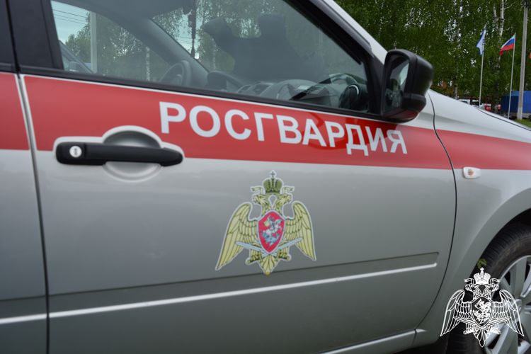 Росгвардейцы оказали доврачебную помощь жителю г.Вытегры, порезавшему вены на руке