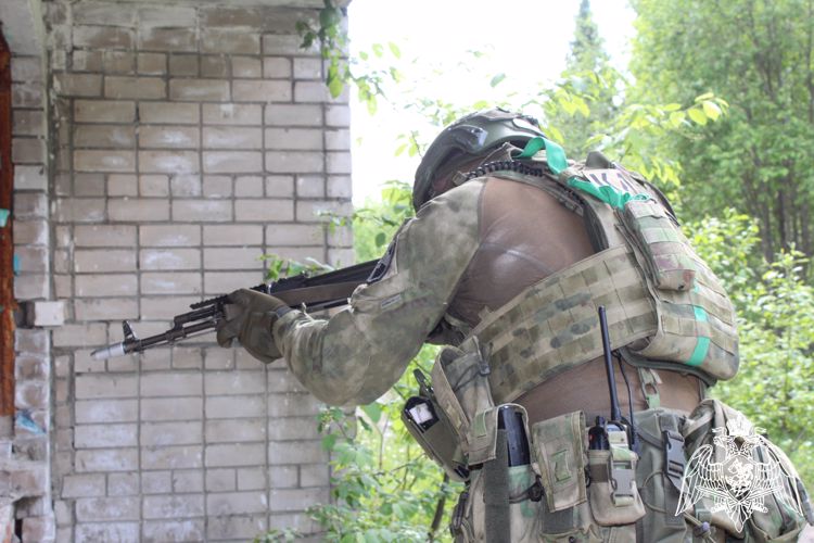 В Вологде сотрудники ОМОН «Вымпел» Росгвардии провели тактико-специальные тренировки (ВИДЕО)