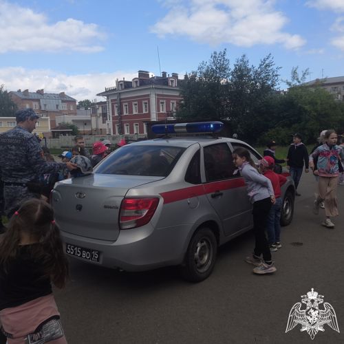 Росгвардейцы провели специальное занятие по антитеррористической безопасности в вологодской школе 