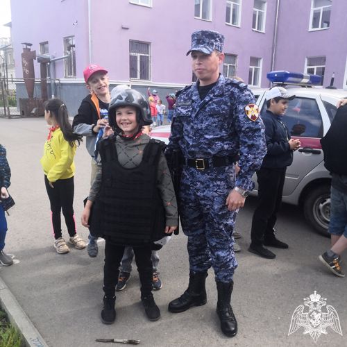 Росгвардейцы провели специальное занятие по антитеррористической безопасности в вологодской школе 